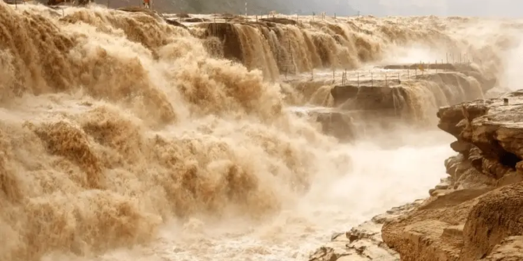 Where the River Remembers  A Story of the Yellow River, Time, and the People It Carried