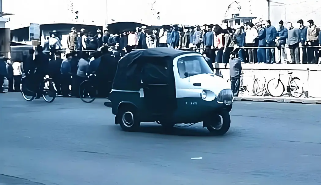The Tortoise Tricycle of Old Shanghai: A Bumpy Ride Through Time