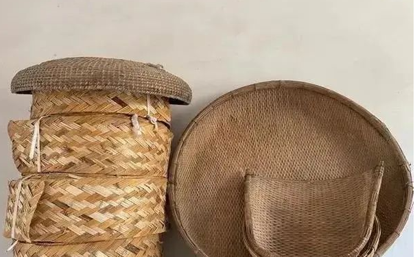 The Grain Mat That Once Held Our Harvests: A Farewell to the Folded Straw “Zhezi”