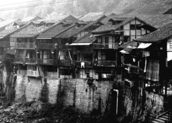 The Decline of Chongqing’s Iconic Stilted Houses: A Cultural Legacy of Resilience